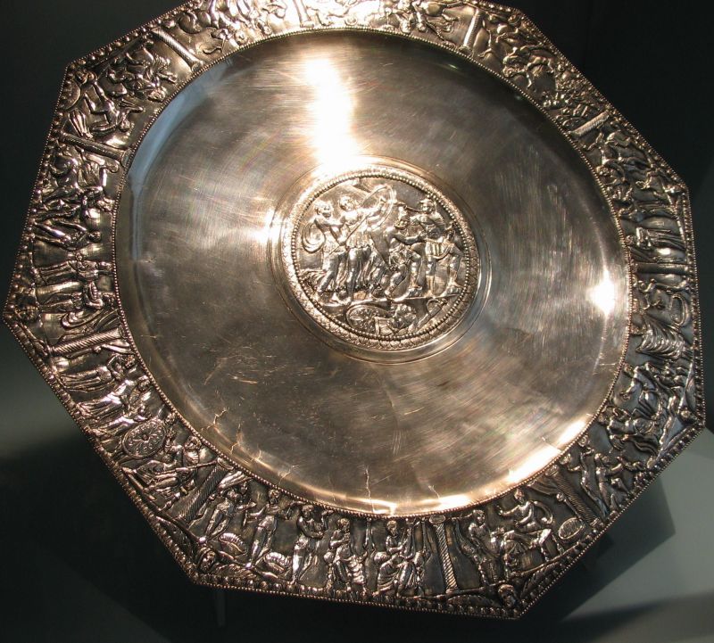 Musee plateau d.Achille en argent massif.jpg